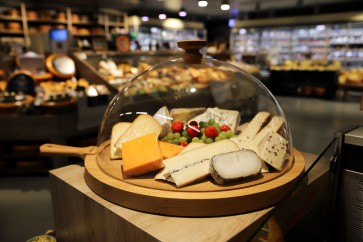 Boska Cheese Board Friends XL With Dome